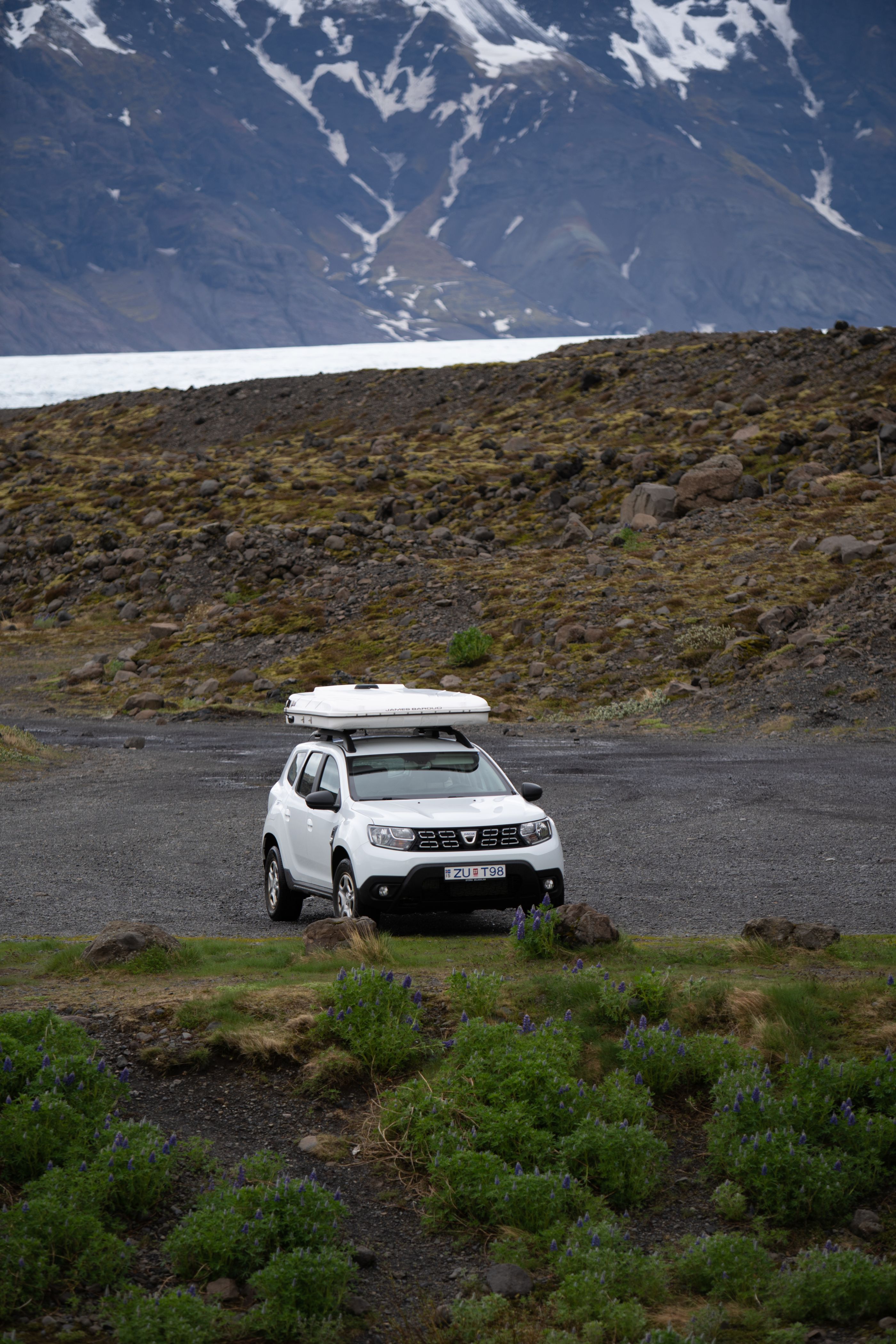Znajdź Dacia Duster z namiotem dachowym na Islandii