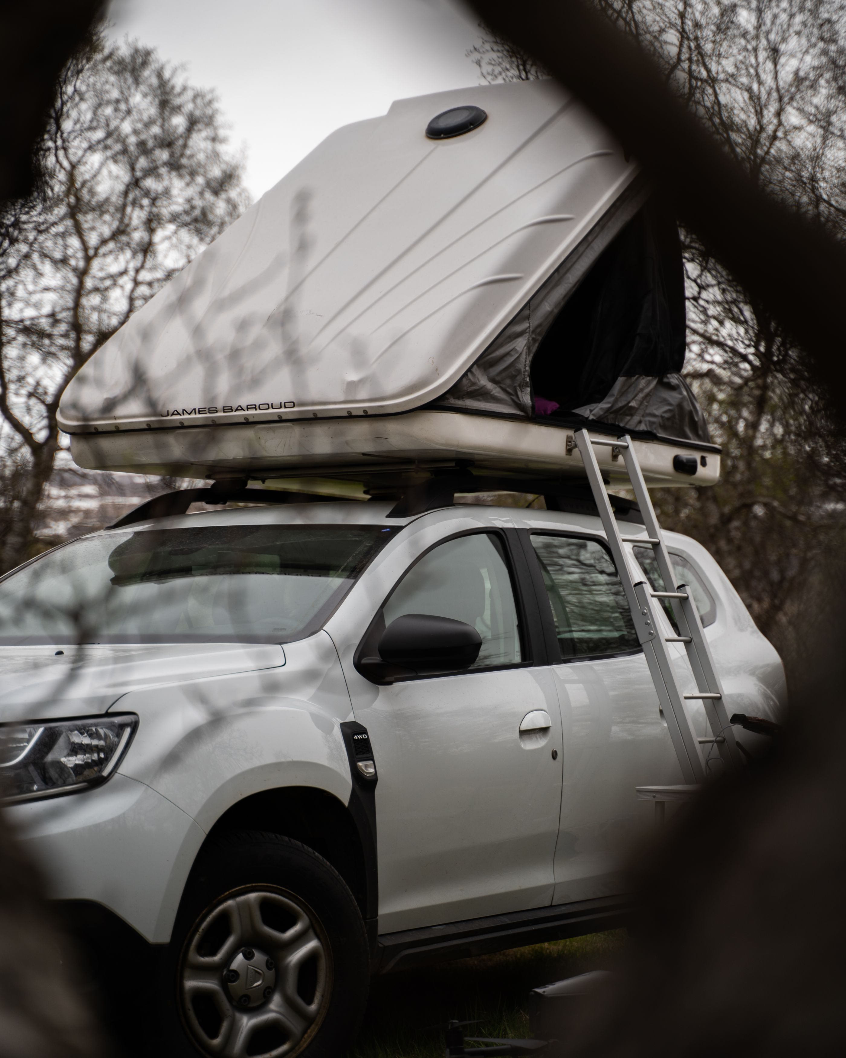 Dacia Duster 4x4 con tenda da tetto