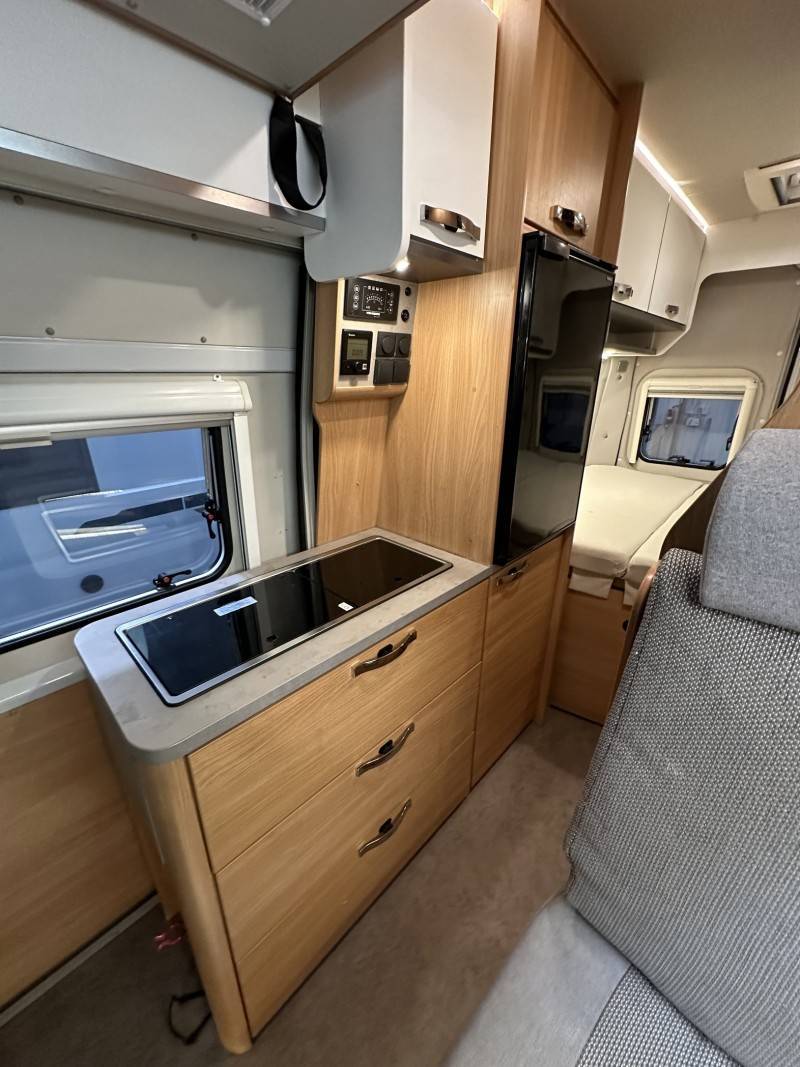 Caratour 600DQ interior