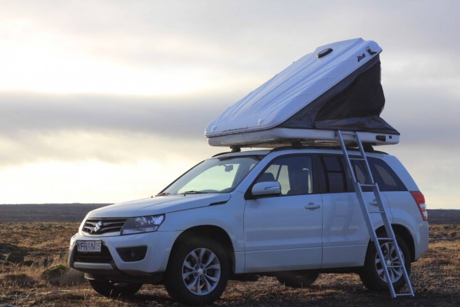 Carpa de techo Grand Vitara con escalera