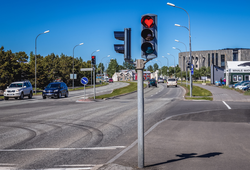 Heart-traffick-light-in-akureyri-iceland-in-summer