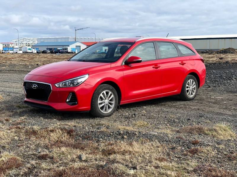 Hyundai i30 wagon front right side