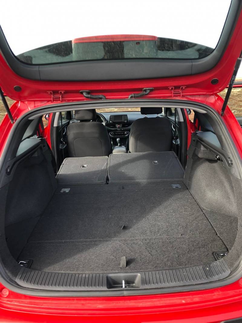 Kofferraum des Hyundai i30 mit umgeklappten Sitzen