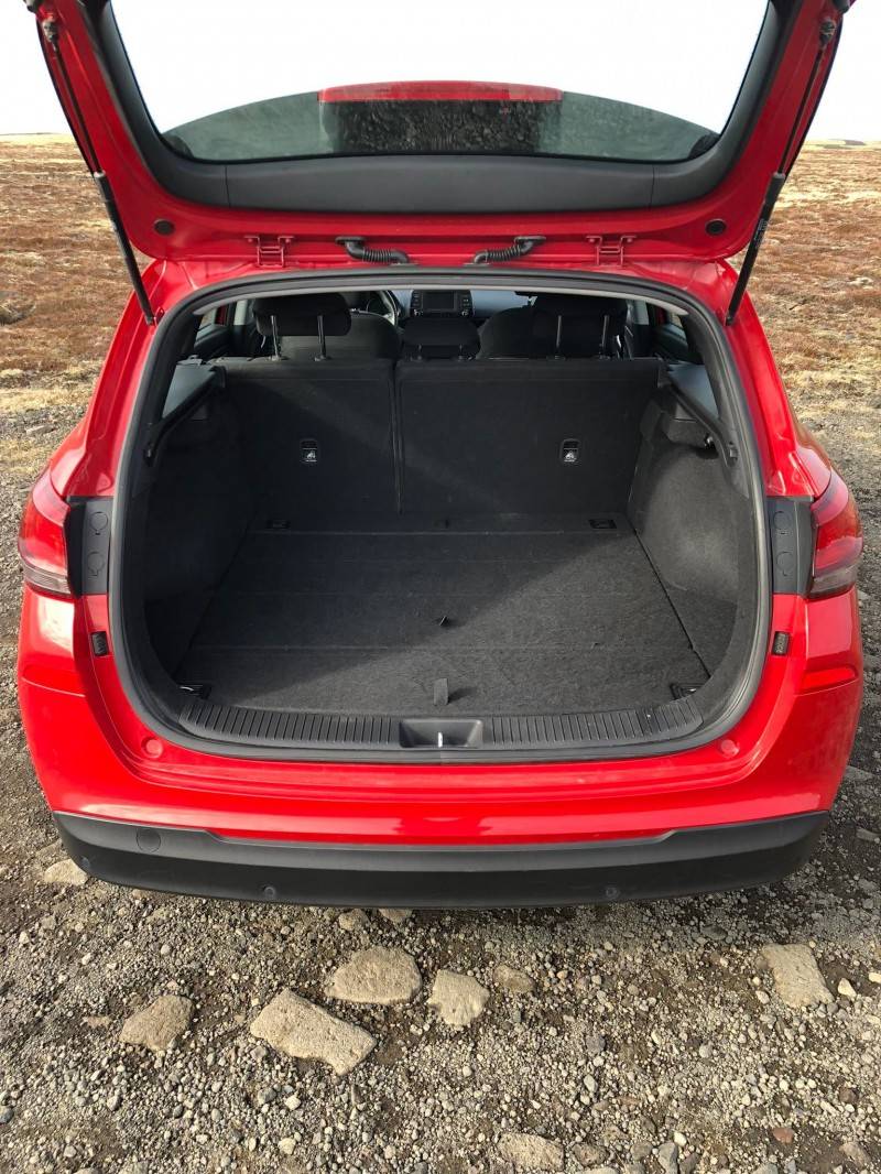 Hyundai i30 wagon trunk size