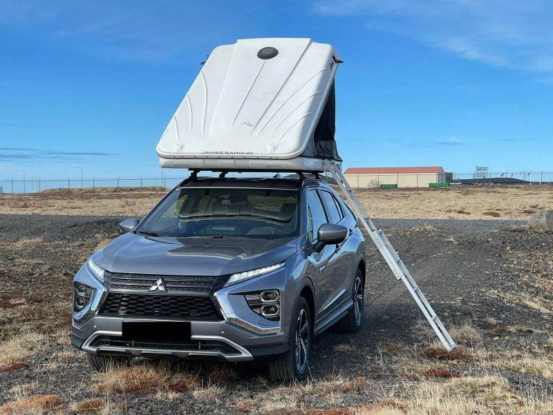 Mitsubishi Eclipse Cross roof tent up 