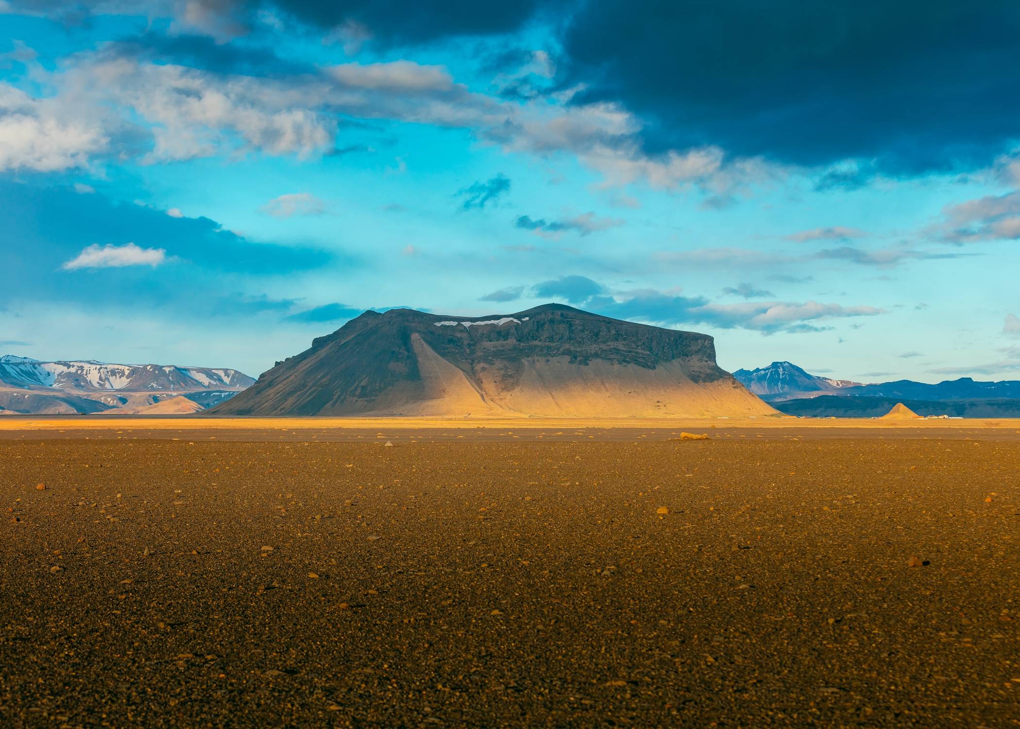 Sand-and-ash-protection-in-iceland-desert-land-and-mountains-in-iceland