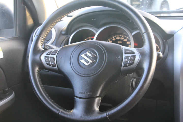 Suzuki Grand Vitara steering wheel 