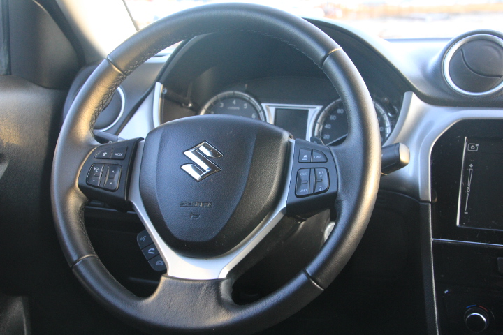 Steering wheel in Suzuki Vitara