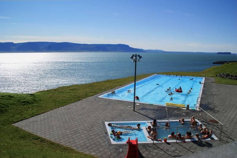 Hofsos swimming pool and its view