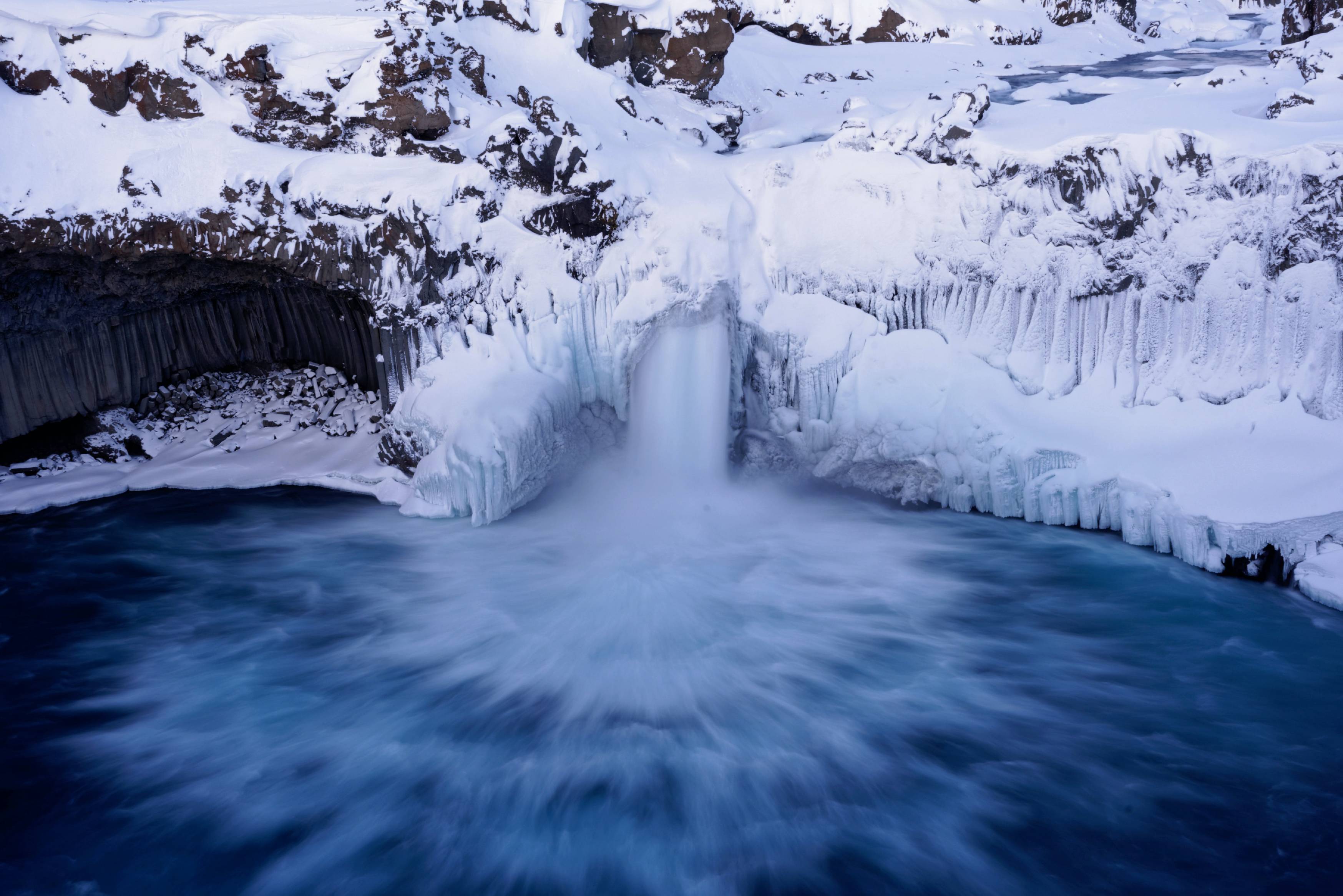 Aldeyjarfoss-waterfall-in-iceland-after-heavy-snow-with-ice-blue-water