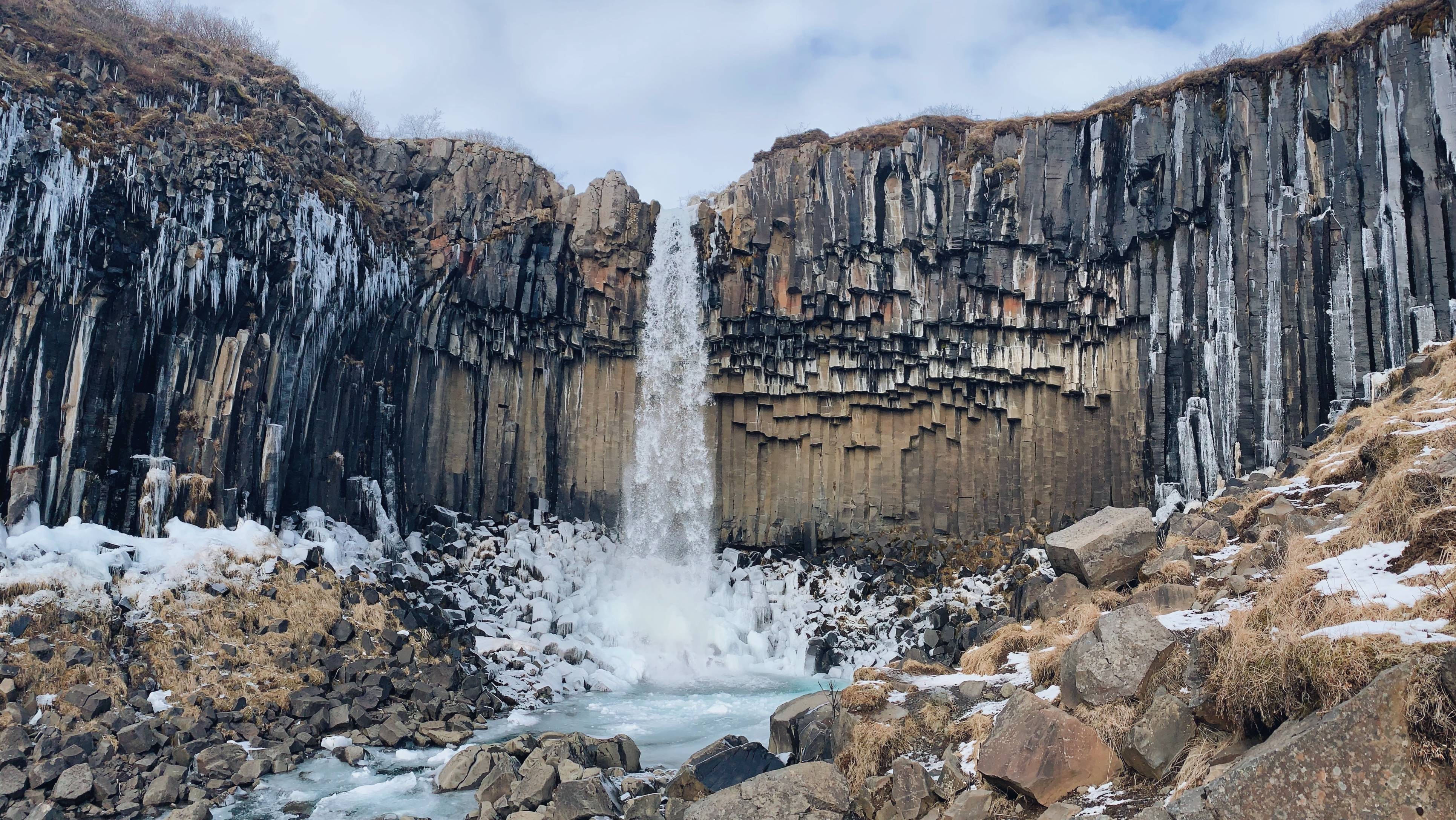 Svartifoss-waterfall-in-iceland-during-winter-snow-covering-rocks-on-waterfall-sides